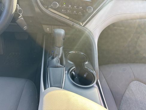 Used 2018 Toyota Camry LE image 14