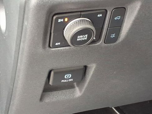 Certified 2025 Ford Expedition Platinum image 21