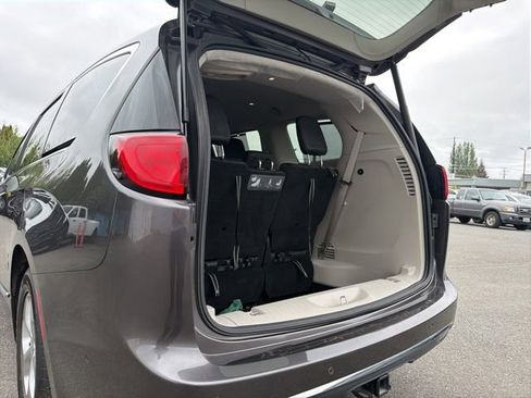 Used 2017 Chrysler Pacifica Touring-L Plus w/ Advanced Safetytec Group FWD image 15