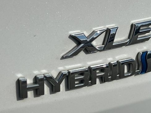 Used 2024 Toyota Sienna XLE AWD/4WD image 30
