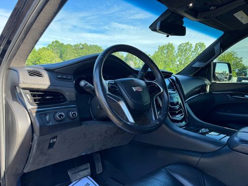 Used 2017 Cadillac Escalade Platinum AWD/4WD image 14