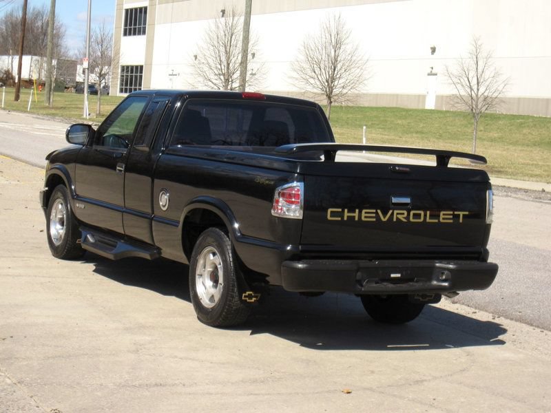 Used 2002 Chevrolet S10 Pickup 2WD Extended Cab w/ Comfort Convenience Pkg image 12