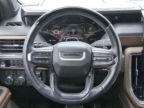 Used 2025 GMC Yukon Denali Ultimate AWD/4WD image 11