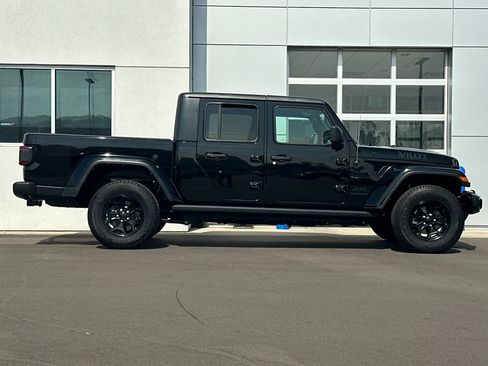 Used 2021 Jeep Gladiator Sport AWD/4WD image 3