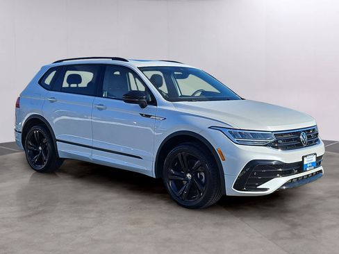 Used 2023 Volkswagen Tiguan SE R-Line image 3