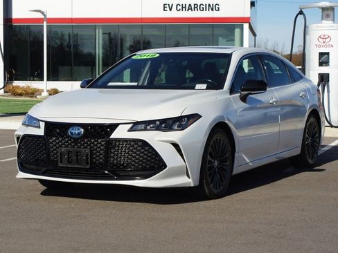 Used 2019 Toyota Avalon XSE image 23