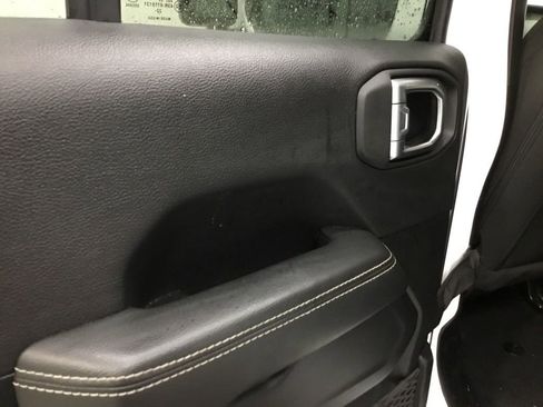 Used 2023 Jeep Wrangler Sahara image 13