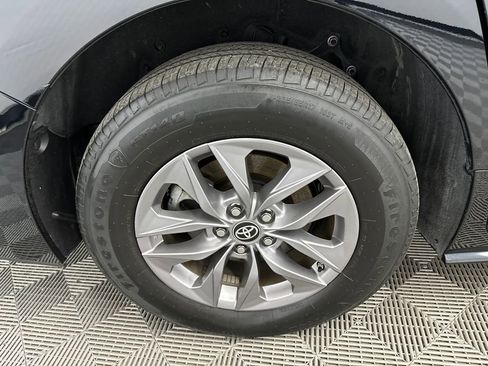 Used 2023 Toyota Sienna XLE image 18