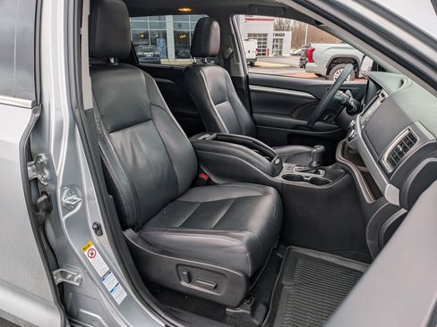 Used 2019 Toyota Highlander XLE image 26