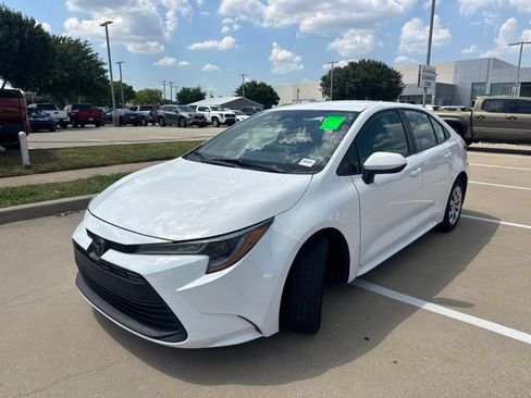 Used 2025 Toyota Corolla LE FWD image 6