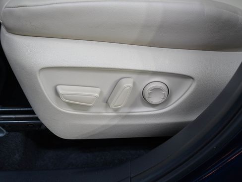 Used 2025 Toyota Highlander XLE AWD/4WD image 22