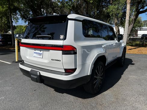 Used 2025 Lexus GX 550 w/ Accessory Package (2T) image 9