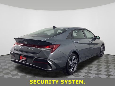 Certified 2025 Hyundai Elantra Sport image 4