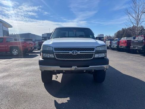 Used 2006 Chevrolet Silverado 2500 W/T w/ Heavy-Duty Power Package image 3