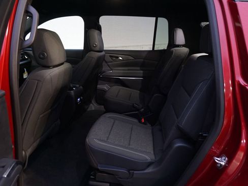 Used 2025 Chevrolet Traverse LT w/ Driver Confidence Package FWD image 11