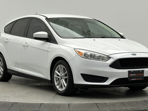 Used 2018 Ford Focus SE image 3