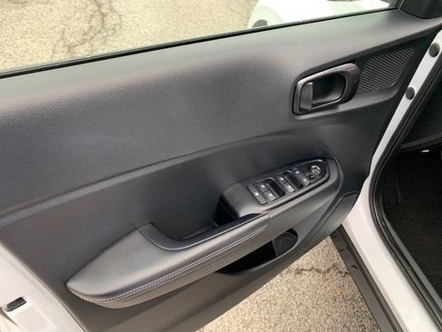 Certified 2023 Hyundai Venue Limited FWD image 20