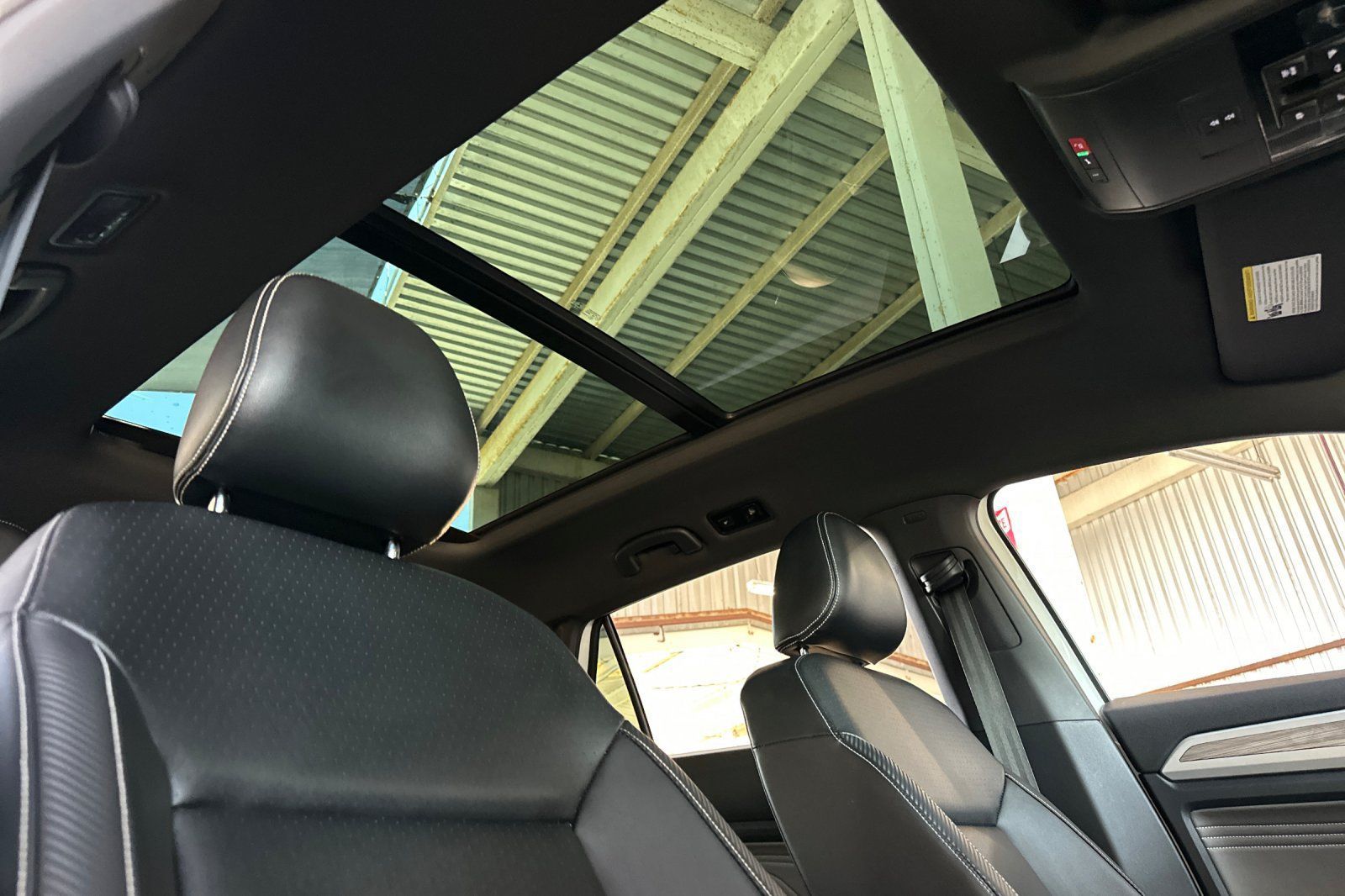 Used 2022 Volkswagen Atlas Cross Sport SE w/ Panoramic Sunroof Package FWD image 17