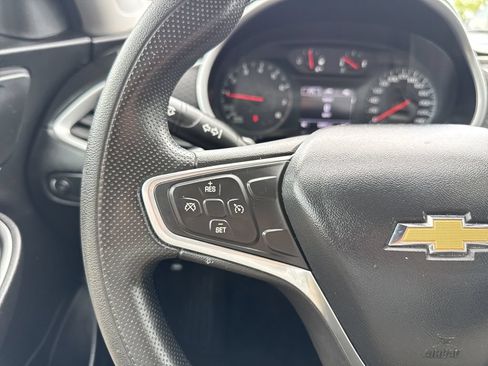 Used 2022 Chevrolet Malibu LT FWD image 17