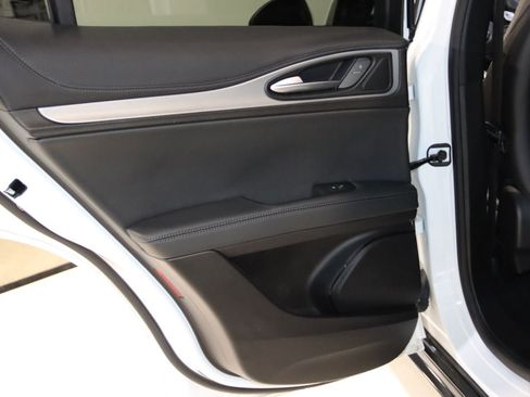 Used 2024 Alfa Romeo Stelvio Veloce image 54