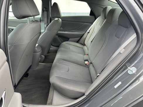 Certified 2025 Hyundai Elantra SE FWD image 15
