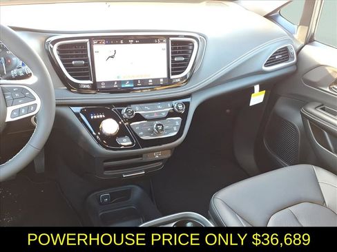 New 2026 Chrysler Pacifica Select image 13