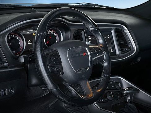 Used 2022 Dodge Challenger R/T image 17