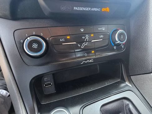 Used 2015 Ford Focus SE w/ Equipment Group 201A FWD image 16