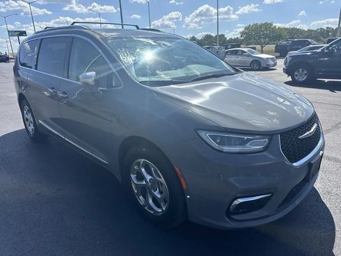 Used 2021 Chrysler Pacifica Limited w/ Premium & Safety Sphere Group AWD/4WD image 5