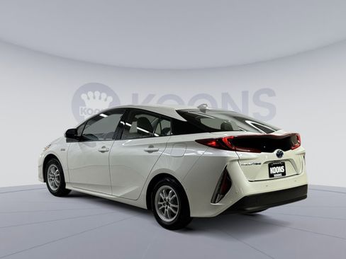 Used 2017 Toyota Prius Prime Advanced image 10