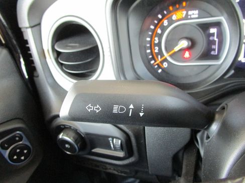 Used 2025 Jeep Wrangler Sport AWD/4WD image 29