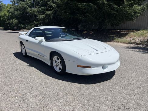 Used 1993 Pontiac Firebird Coupe RWD image 1