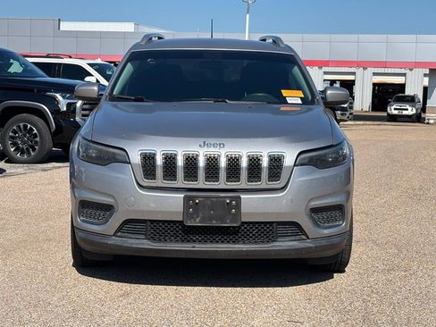 Used 2020 Jeep Cherokee Latitude FWD image 3