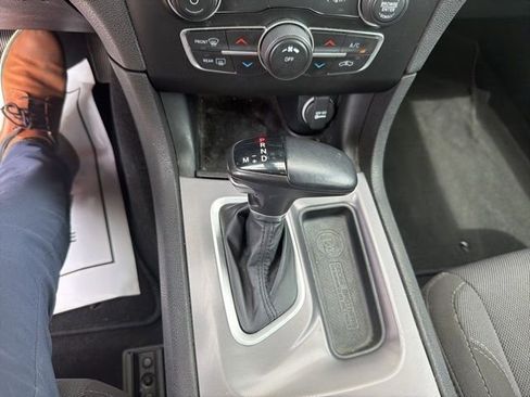Used 2022 Dodge Charger SXT RWD image 18