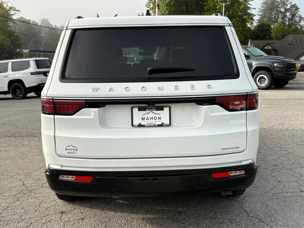 Used 2024 Jeep Wagoneer Series III AWD/4WD image 6