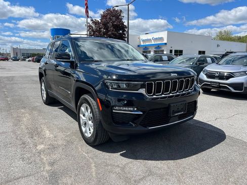 Used 2023 Jeep Grand Cherokee Limited AWD/4WD image 7