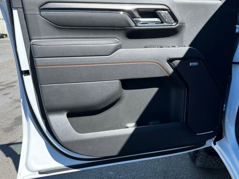 Used 2025 GMC Sierra 2500 AT4 image 20