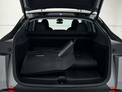 Used 2026 Tesla Model Y Long Range image 42