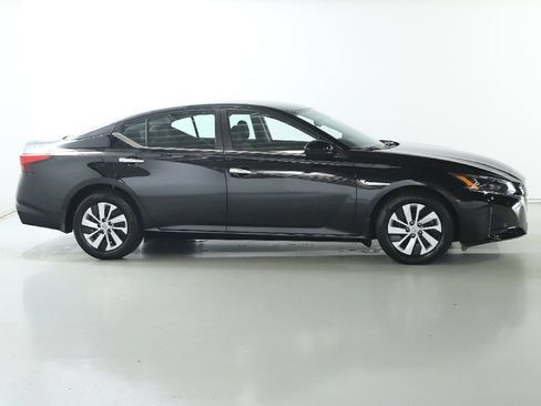 Used 2023 Nissan Altima 2.5 S FWD image 11