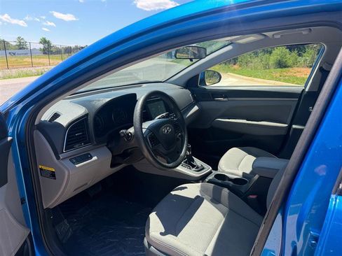 Used 2017 Hyundai Elantra SE FWD image 9