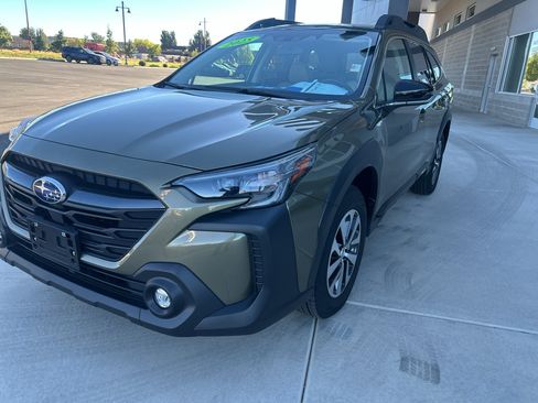 Certified 2025 Subaru Outback Premium AWD/4WD image 4