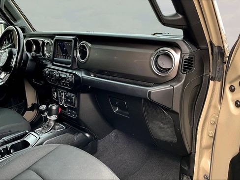 Used 2020 Jeep Gladiator Overland w/ Safety Group image 28