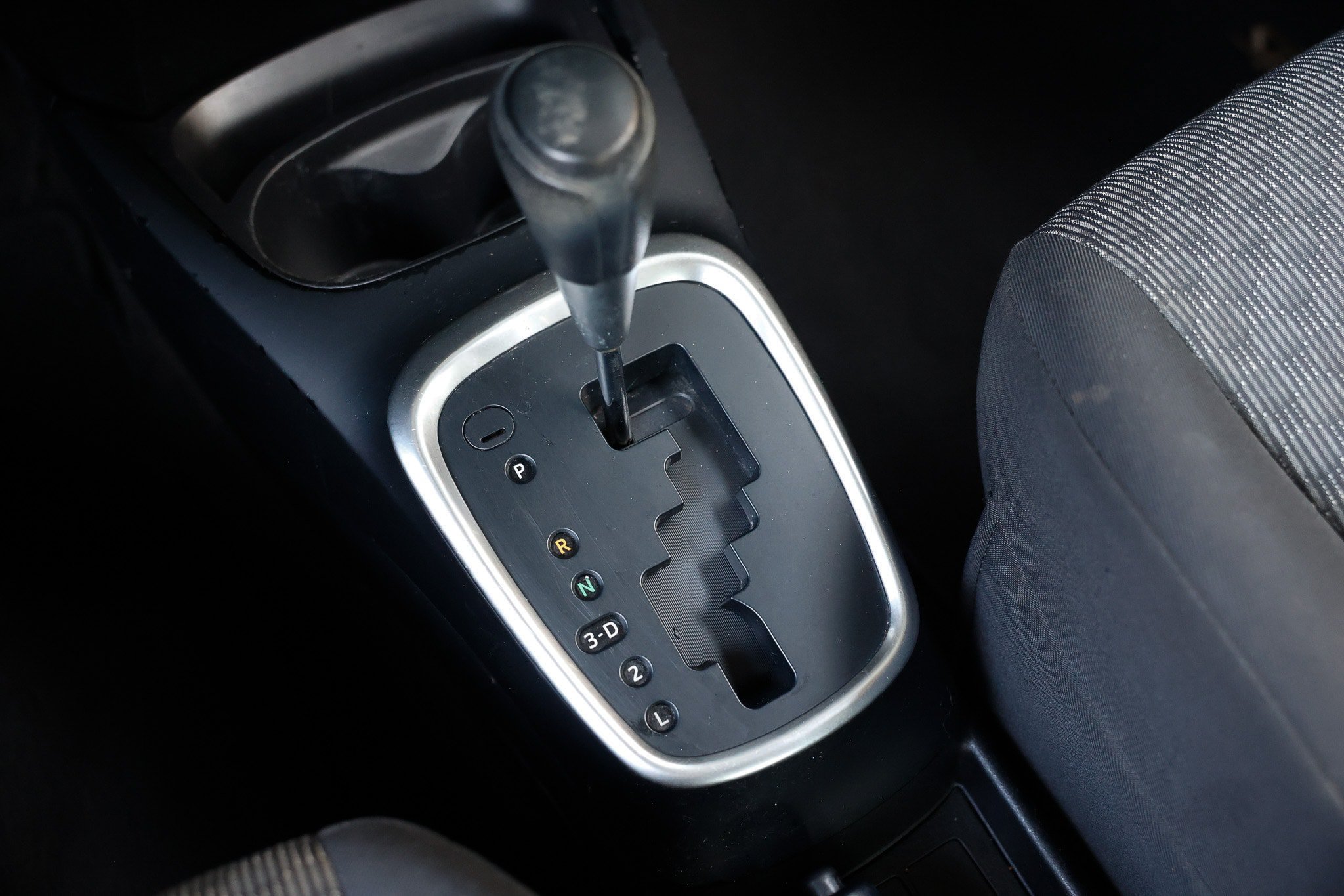 Used 2015 Toyota Yaris L FWD image 32