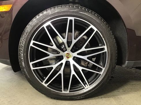 Certified 2023 Porsche Macan Turbo image 11