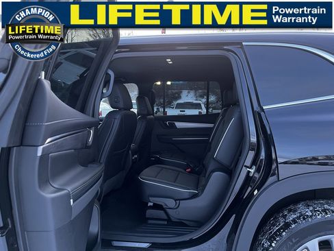 Used 2025 Buick Enclave Preferred image 30