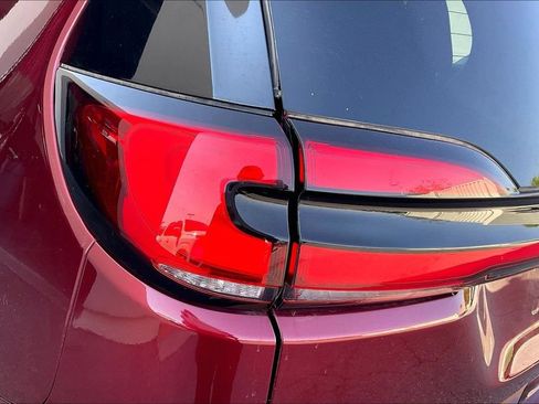 Used 2023 Chrysler Pacifica Touring-L FWD image 30