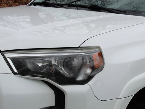 Used 2015 Toyota 4Runner SR5 image 38