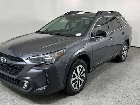 Used 2025 Subaru Outback Premium AWD/4WD image 7