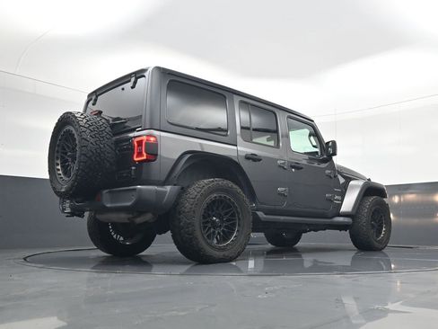 Used 2018 Jeep Wrangler Unlimited Sahara image 25