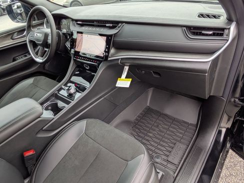 New 2026 Jeep Grand Cherokee Altitude AWD/4WD image 27